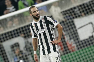 Higuain zostanie w Juventusie? Działacze chcą mu zaproponować nowy kontrakt