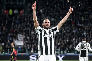 Oferta Chelsea odrzucona. Juventus żąda więcej za Higuaina i Ruganiego