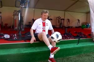 Wazelina, żonglerka Bońka i radość z upadków. Reprezentacja odlicza godziny do meczu z Senegalem [VIDEO]