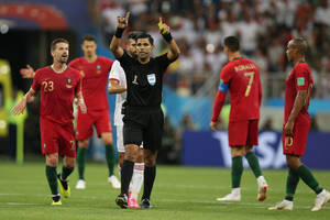 Znany sędzia analizuje mecz Iranu z Portugalią. "VAR dał więcej problemów niż odpowiedzi"