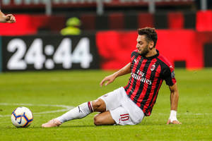 Kolejna potęga po Hakana Calhanoglu. Turek dalej bez porozumienia z Milanem