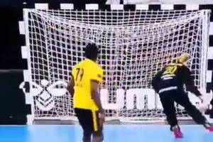 Nieprawdopodobny rzut! Zrobił to tak, jak Roberto Carlos w pamiętnym meczu z Francją [WIDEO]
