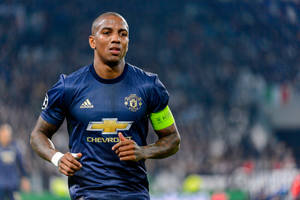 Koniec sagi transferowej na linii Manchester United - Inter Mediolan. Ashley Young zmienia klub