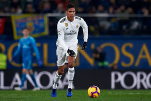 Real Madryt przerwał serię remisów i pokonał Getafe na wyjeździe. Raphael Varane w centrum wydarzeń [WIDEO]