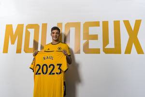 Raul Jimenez odrzucił lukratywną ofertę z Chin. Mógł zarabiać osiem milionów rocznie