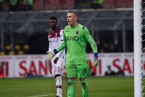 Remis w meczu Bologna FC - Cagliari Calcio. Grali Polacy, kontuzja Sebastiana Walukiewicza