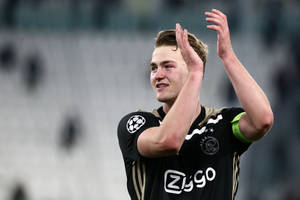Juventus walczy o Matthijsa de Ligta. Kusi go olbrzymią pensją