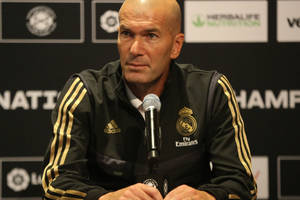 Zinedine Zidane prosi władze Realu Madryt o Paula Pogbę. "Czerwony alarm" [ZDJĘCIE]