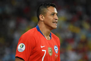 Alexis Sanchez wspomina grę w Barcelonie. "Carles Puyol był niesamowitym kapitanem"