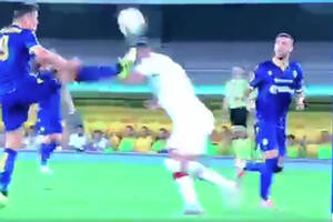 Tragiczny debiut Mariusza Stępińskiego w Hellas! Czerwona kartka po 19 minutach! [WIDEO]