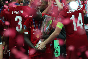 Producenci sprzętu walczą o kontrakt z Liverpoolem. Nike proponuje rekordową kwotę, New Balance idzie do sądu