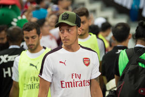 Ozil nie chce słyszeć o transferze. "Nigdzie się nie wybieram"