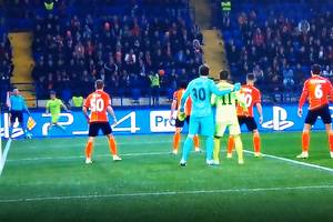 Wygrana Atletico, kolejny punkt Dinama Zagrzeb. Idiotyczny faul bramkarza rodem z MMA [WIDEO]
