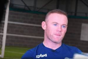 Pan piłkarz w szatni drugoligowca. Wayne Rooney chwycił "Barany" za rogi