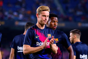Wielka afera ws. Frenkiego de Jonga. FC Barcelona ostrzega piłkarza. "Twój kontrakt to przestępstwo" 