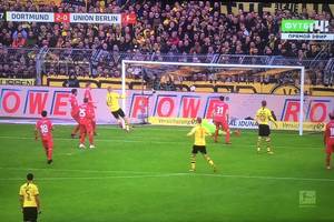 Wielki sen Erlinga Haalanda w Bundeslidze wciąż trwa. Dublet Norwega przeciwko Rafałowi Gikiewiczowi [WIDEO]