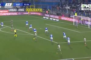 Napoli odrobiło straty i wygrało z Brescią. Piękne trafienie Ruiza, Milik i Zieliński weszli z ławki [WIDEO]