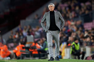 Quique Setien jest niezadowolony z wprowadzenia pięciu zmian. "Dla Barcelony to więcej szkody niż pożytku"