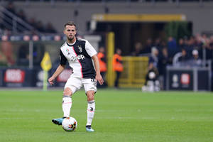 Miralem Pjanić zagra w FC Barcelonie? Media: Jest porozumienie!