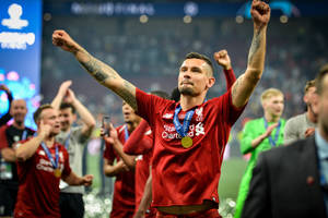 Dejan Lovren promuje teorie spiskowe w sprawie koronawirusa. Obrońca Liverpoolu zaczepił Billa Gatesa