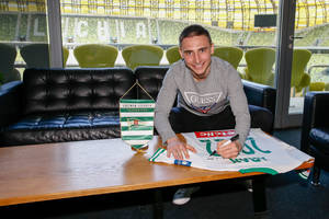 Lechia Gdańsk przedłużyła kontrakt z Jakubem Arakiem