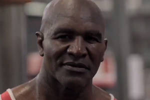 Evander Holyfield pokazał film z treningu. Walka z Mikiem Tysonem coraz bliżej? [WIDEO]