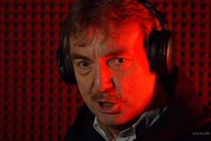 Zbigniew Boniek bawi się w rapera. Prezes PZPN nagrał piosenkę w ramach #Hot16Challenge2 [WIDEO]