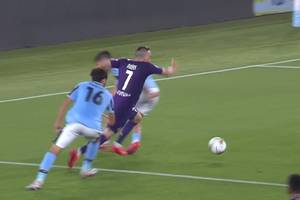 Kontrowersja w meczu Lazio-Fiorentina. Padolino po rzekomym faulu Drągowskiego, popis Ribery'ego [WIDEO]