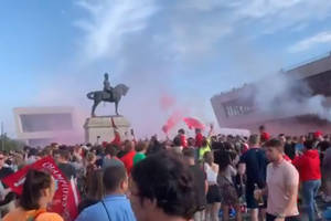 Liverpool krytykuje własnych kibiców. "Takie zachowanie jest nie do przyjęcia" [WIDEO]