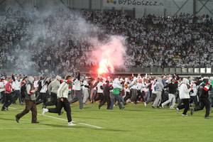 Korupcyjny skandal, groźby, kamienie i zdemolowane stadiony. Najbardziej pamiętne finały Pucharu Polski