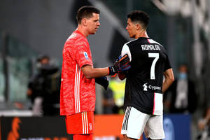Wojciech Szczęsny wybrał najlepszego piłkarza, z którym grał. "Takich dziesięciu i nie potrzebuję Ronaldo"