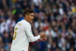 Real straci gwiazdę linii obrony? Raphael Varane chce odejść z Madrytu