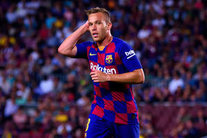 Arthur przyleciał do Barcelony na mecz Ligi Mistrzów z Napoli. Klub wyprosił go z Camp Nou