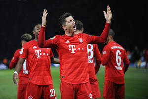 Robert Lewandowski dobił Olympique Lyon! Gol Polaka przypieczętował awans Bayernu do finału Ligi Mistrzów! [RELACJA]