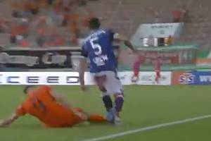 Brutalny faul i żałosna symulacja piłkarza Zagłębia. Spory błąd sędziego. "Trzeba urwać Achillesa?" [WIDEO]