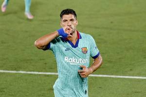Ruszyło transferowe domino! Luis Suarez i Alvaro Morata zmieniają kluby. Milik został na lodzie [AKTUALIZACJA]