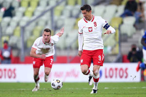 Lewandowski u Brzęczka strzelał tylko w czterech meczach. Potrzebuje pomocy Milika?