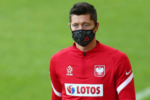 Robert Lewandowski zaapelował do kibiców. "Nośmy maseczki, bądźmy odpowiedzialni"