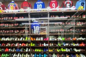 Koszulka z finału Ronaldo, buty od Beckhama, Messiego i Zlatana. Oto kolekcja warta ponad 20 mln zł