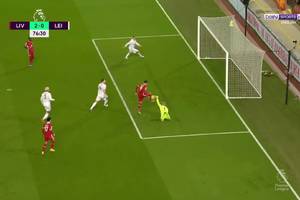 Dwa słupki, piłka wybita z linii bramkowej i nie ma gola! Nieprawdopodobna akcja Liverpoolu [WIDEO]