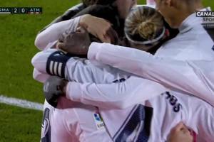 Real zdominował Atletico w derbach Madrytu. Piękny gol po uderzeniu z dystansu [WIDEO]
