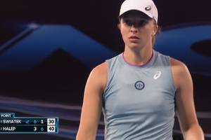 Porażka Igi Świątek w Australian Open! Świetny pierwszy set, a potem bolesna lekcja [WIDEO]