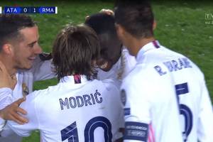 Real Madryt rzutem na taśmę pokonał Atalantę Bergamo. "Królewscy" długo bili głową w mur [WIDEO]