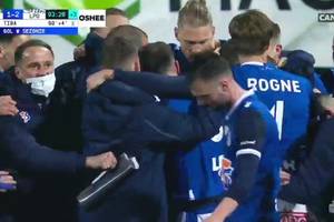 Lech Poznań wyrwał zwycięstwo w derbach! Gol w ostatniej akcji dał trzy punkty "Kolejorzowi" [WIDEO]