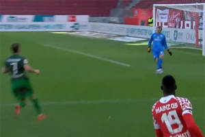 Fatalny błąd bramkarza w Bundeslidze. Mainz przez niego przegrało [WIDEO]