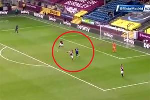 Kompromitacja Granita Xhaki. Piłkarz Arsenalu z komiczną wpadką w meczu z Burnley [WIDEO]