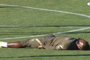 Dramatyczne chwile podczas treningu Atletico Madryt. Moussa Dembele stracił przytomność [WIDEO]
