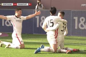 Liga Mistrzów oddala się od Borussii Dortmund. Schalke nie uratował nawet 37-letni weteran [WIDEO]
