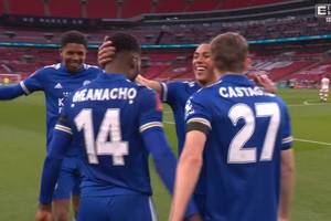 Jamie Vardy zabawił się z Janem Bednarkiem. Leicester City drugim finalistą Pucharu Anglii [WIDEO]
