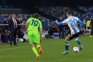 Najpierw świetny zwód, a po sekundzie ładna asysta! Piotr Zieliński błysnął w meczu Napoli z Lazio [WIDEO]